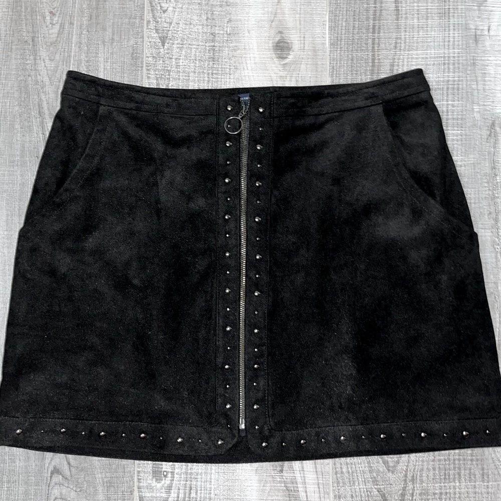 American Eagle Suede Skirt. Size 8.